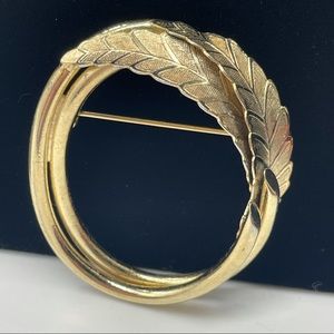 Estate Find: Vintage Oval Gold-tone Brooch